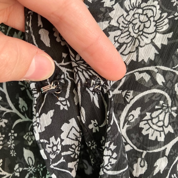 Women’s size XS Old Navy new without tags lightweight blouse with elastic waist - Picture 4 of 8